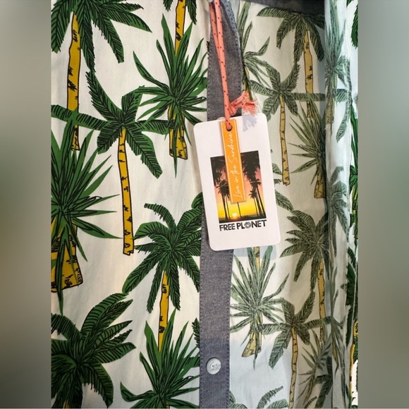 Free Planet Printed Poplin Short Sleeve Button Up Shirt in Tropical Palms Print - Picture 7 of 9